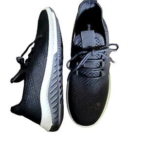 𝅺NWOT very Light running shoes. Black and White.  Fabric upper size 7